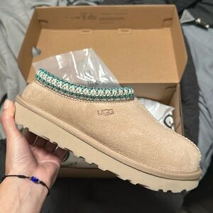 BRAND NEW Ugg Tasman Slippers in Sand color w/ blue stitching